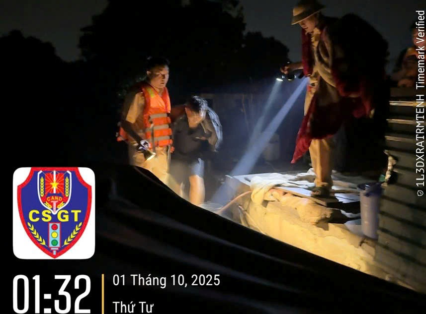 Phòng Cảnh sát giao thông: Bắt giữ phương tiện khai thác cát trái phép trên sông Sặt